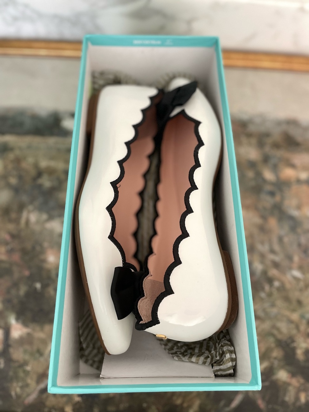 Kate Spade NY Nanette Ballet Flats White Black Patent Leather Scalloped Bow - Picture 12 of 13